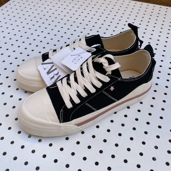 Zara girls black lace up sneakers. - Picture 2 of 7